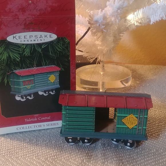 Vintage 1997 Yuletide Central 4th in series - Picture 4 of 4